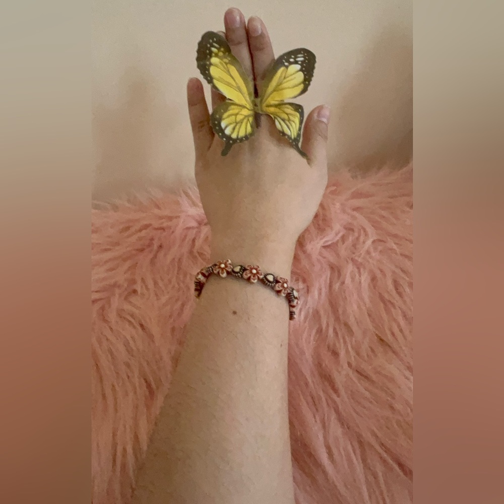 🤩Handmade Beautiful Bracelet Good For Gifts 🥰okay check the picture and video